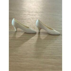 Barbie BONE / ECRU Closed Toe Heels Pumps Shoes Vtg 1960's Japan *GooD Midge